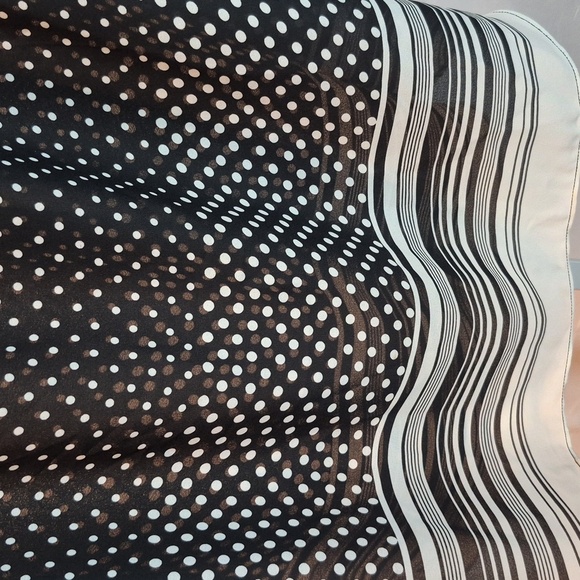 Black And White Polka Dot And Striped Blouse Size 14/16W - Picture 3 of 6